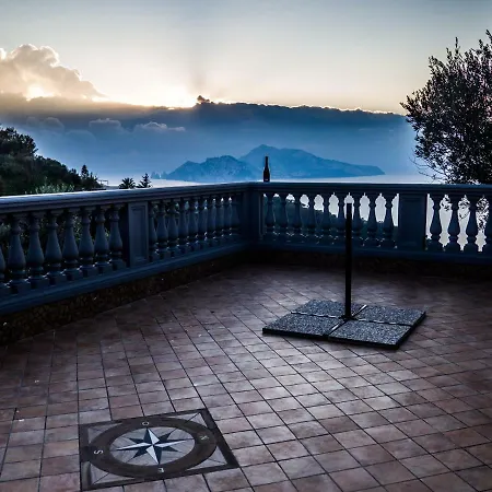 בית נופש Capri Wonderful View מסה לוברנסה